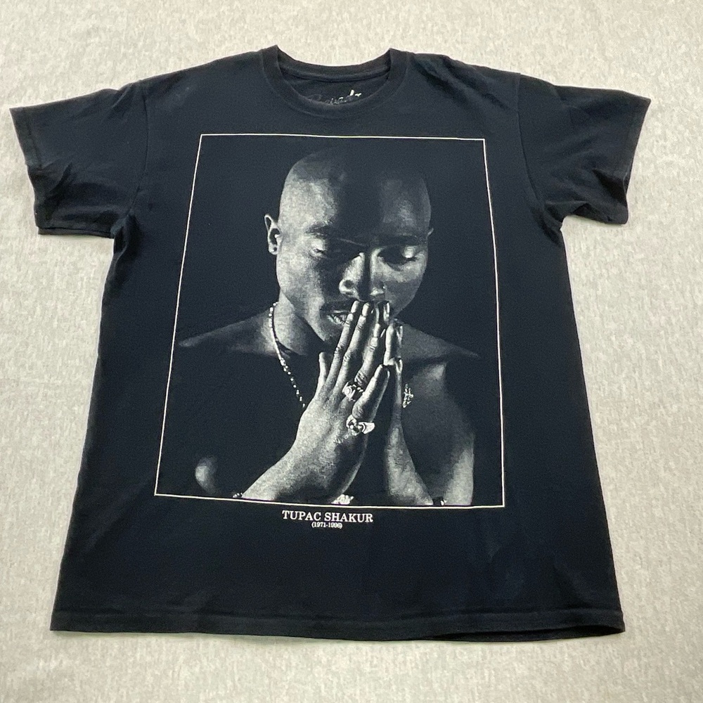 TUPAC  SHAKUR BRAVADO MEN’S BIG GRAPHIC T-SHIRT SHORT SLEEVE SIZE: MEDIUM BLACK